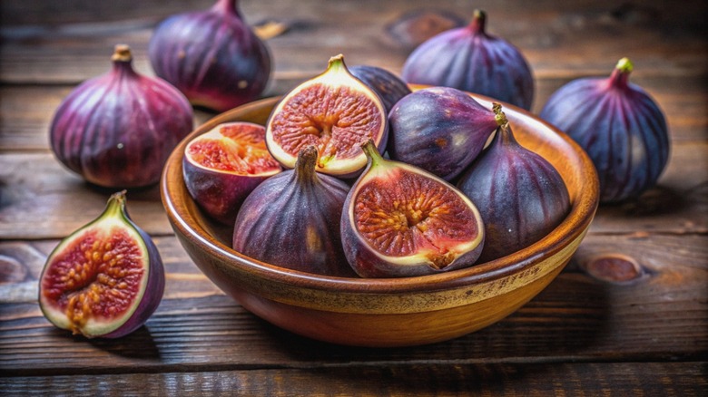 Bowl of fresh figs