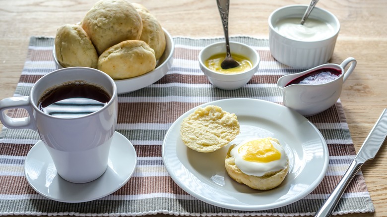 Breakfast scones with lemon curd and coffee