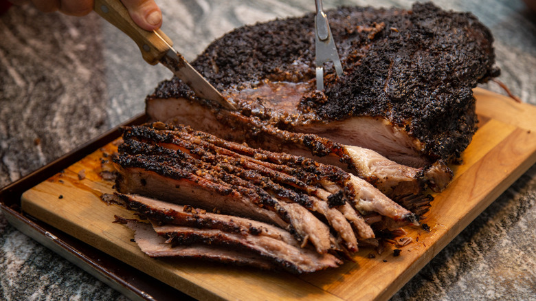 slicing smoked brisket