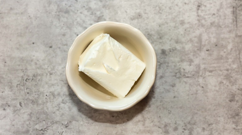 Vegetable shortening in small bowl