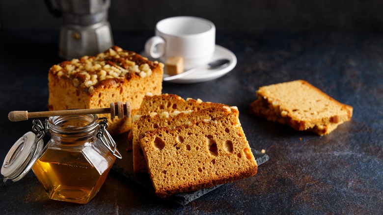 Gingerbread cake and honey