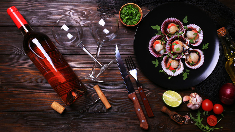 scallops with wine and glasses