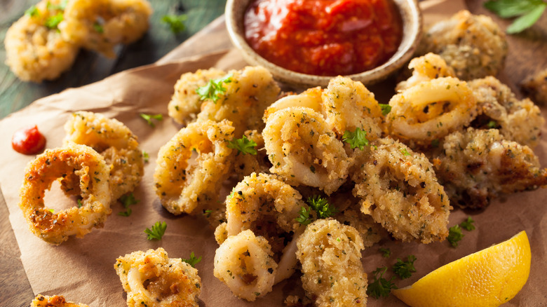 fried calamari with marinara sauce