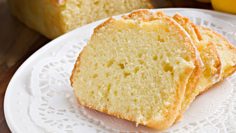 sliced pound cake