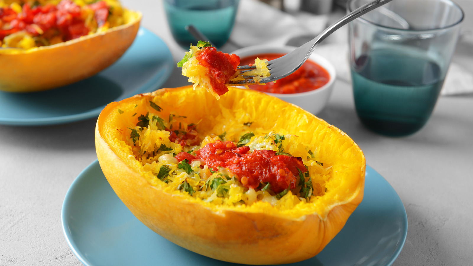 https://www.tastingtable.com/img/gallery/the-biggest-mistakes-everyone-makes-when-cooking-spaghetti-squash/l-intro-1666639598.jpg