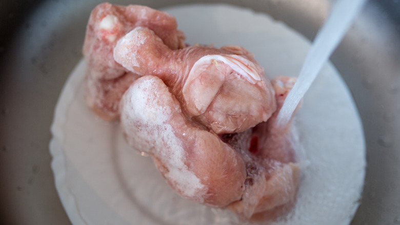 thawing frozen chicken in hot water