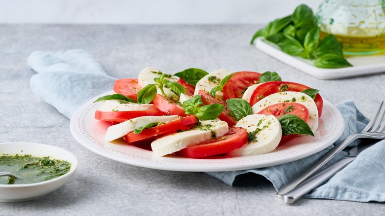 tomato basil mozzarella