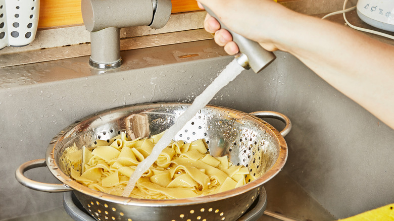 rinsing pasta