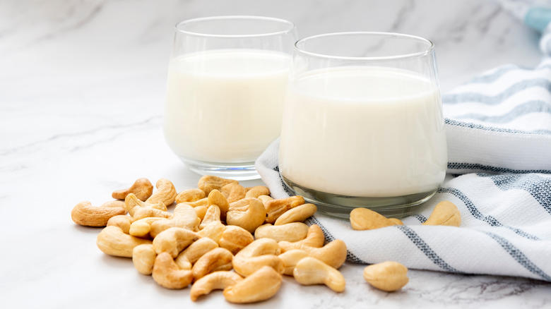 Homemade cashew milk