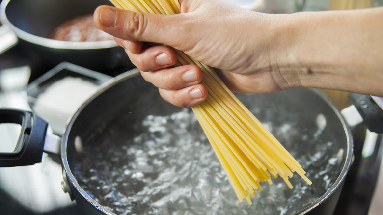 spaghetti in pot of boiling water