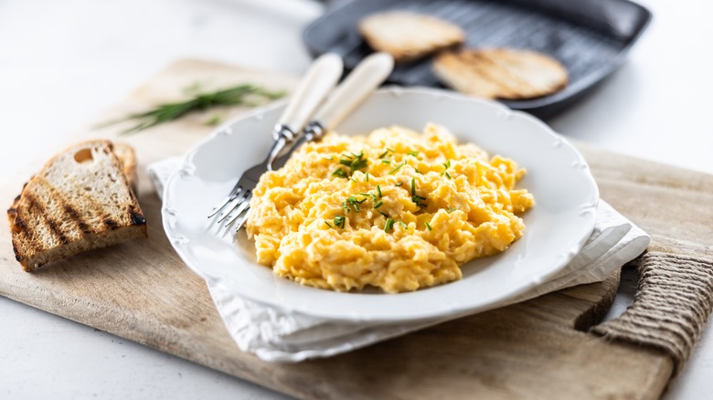 A plate of scrambled eggs