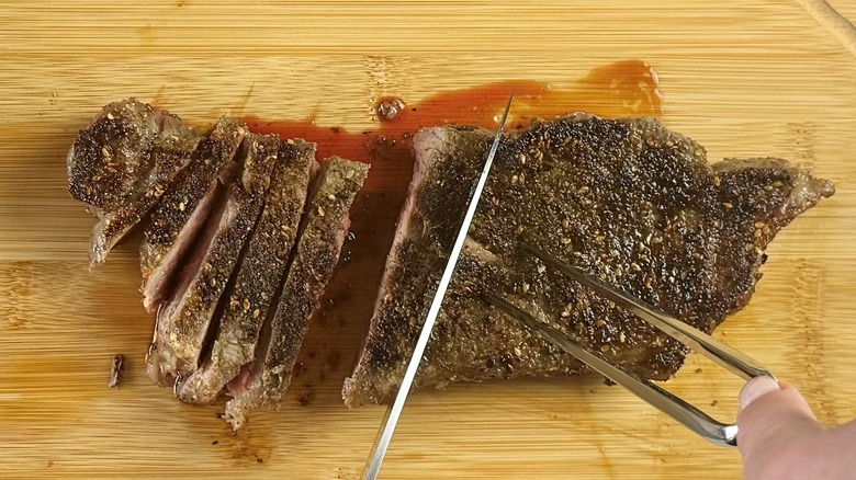 slicing up za'atar steak