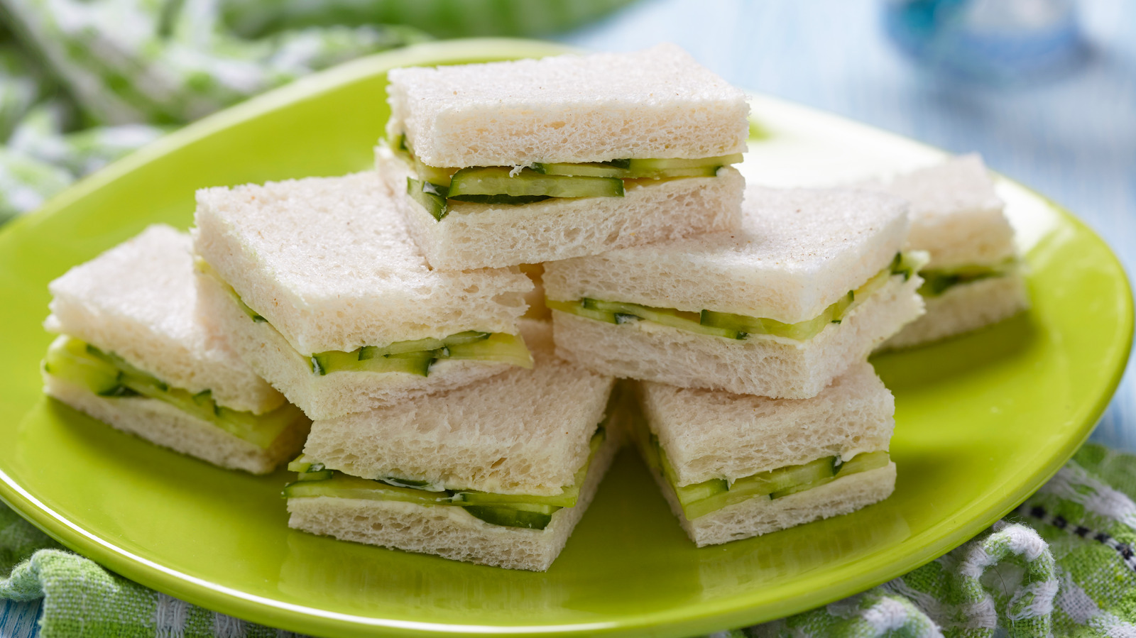 https://www.tastingtable.com/img/gallery/the-bread-to-give-cucumber-tea-sandwiches-a-flavor-boost/l-intro-1677521228.jpg