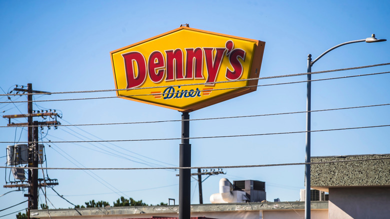 Denny's restaurant sign