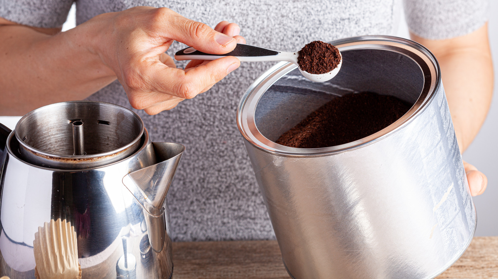 https://www.tastingtable.com/img/gallery/the-brewing-hack-that-simplifies-the-cleanup-for-your-coffee-percolator/l-intro-1691084318.jpg