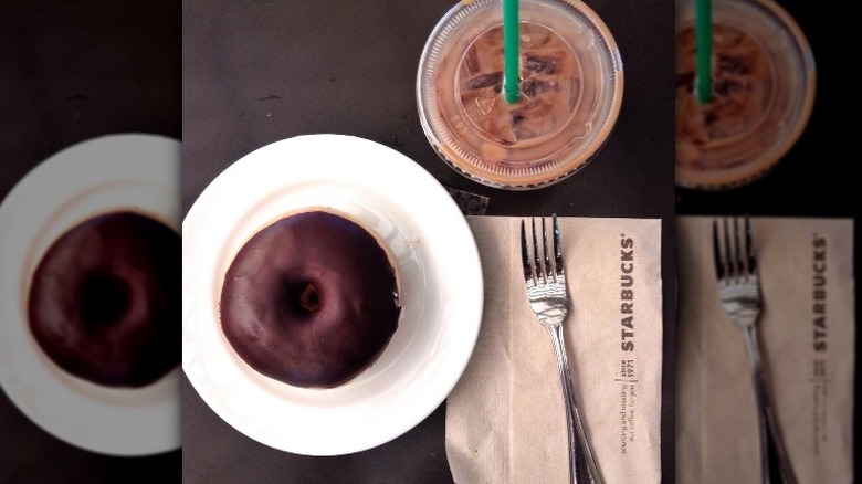 donut and Caffè Mocha