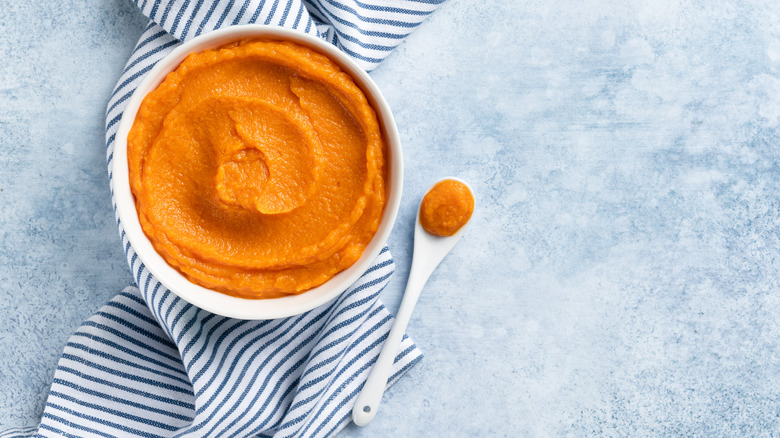 pumpkin puree in bowl