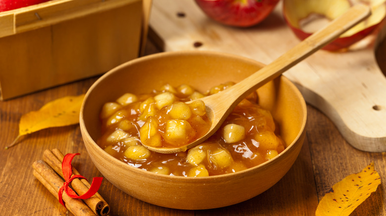 Apple pie filling in bowl