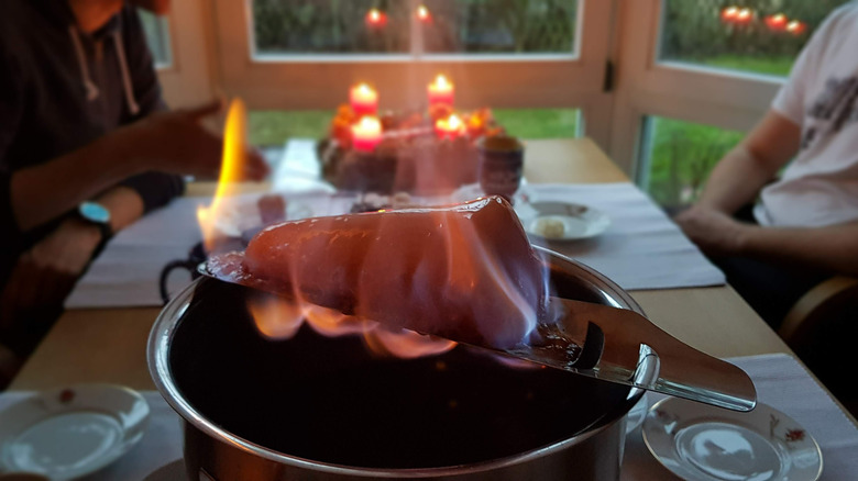 feuerzangenbowle on a Christmas table