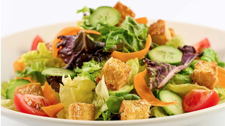 Mixed green salad with croutons