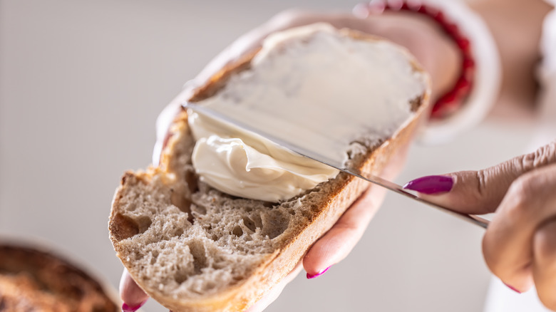 bread with cream cheese