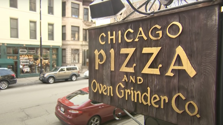 Chicago Pizza & Grinder Co. restaurant signage