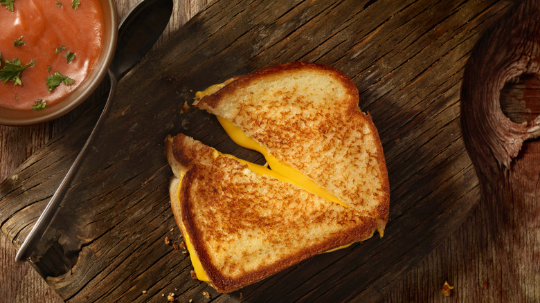 sliced grilled cheese sandwich
