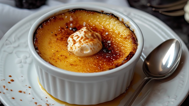 crème brûlée dessert on a plate