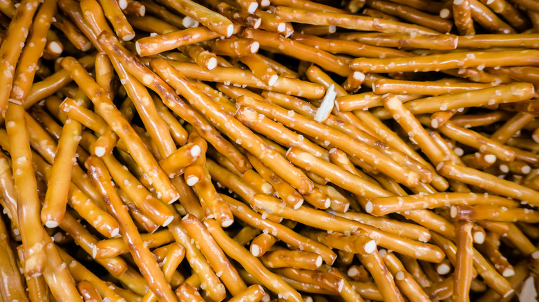 Stick pretzel pile