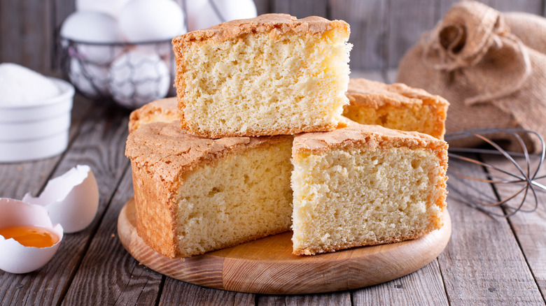 Sponge cake slices stacked