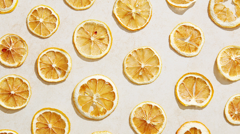 Dried lemon slices