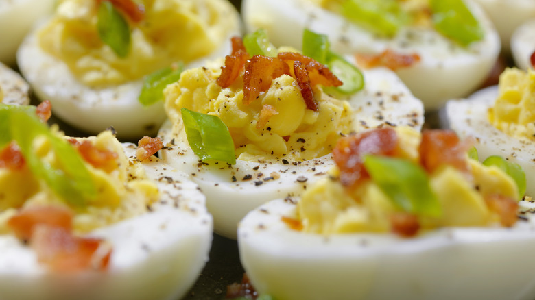 deviled eggs with bacon