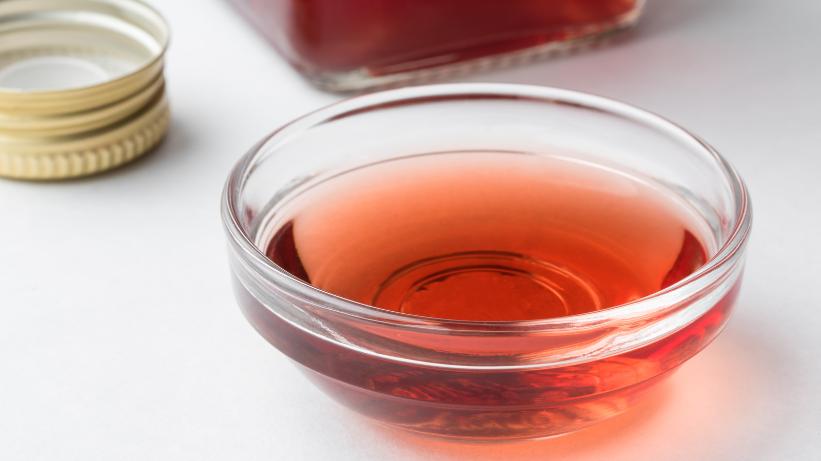 The Closest Red Wine Vinegar Substitute For Your Cooking Needs