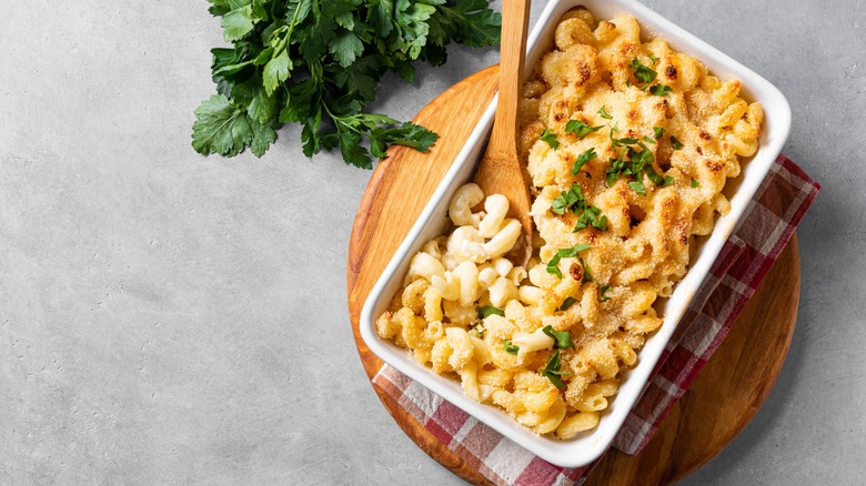 mac and cheese with spoon