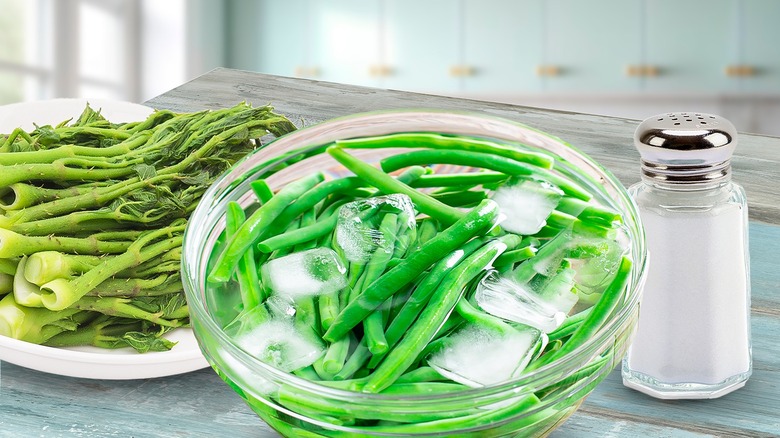 green beans in ice bath