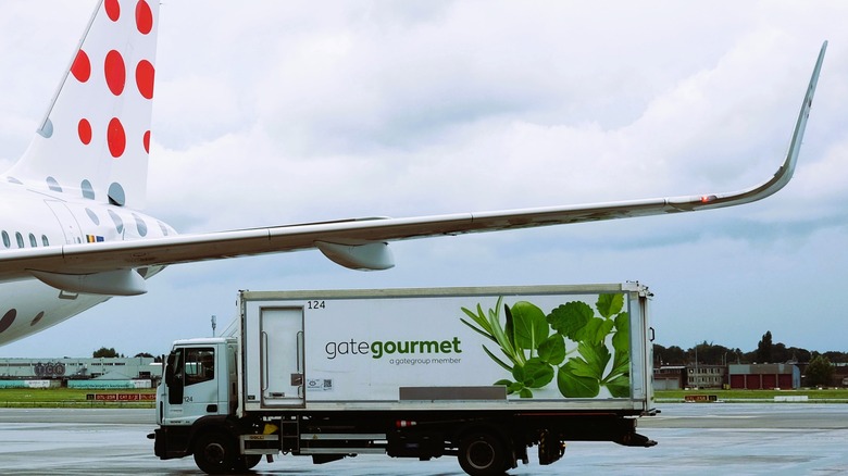 Gate Gourmet truck and plane