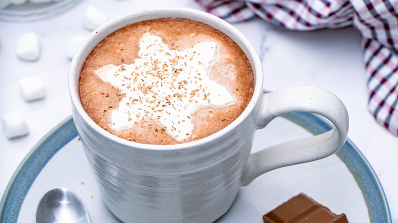 https://www.tastingtable.com/img/gallery/the-cookie-cutter-tip-for-festive-whipped-cream-on-your-hot-chocolate/intro-1698454581.jpg