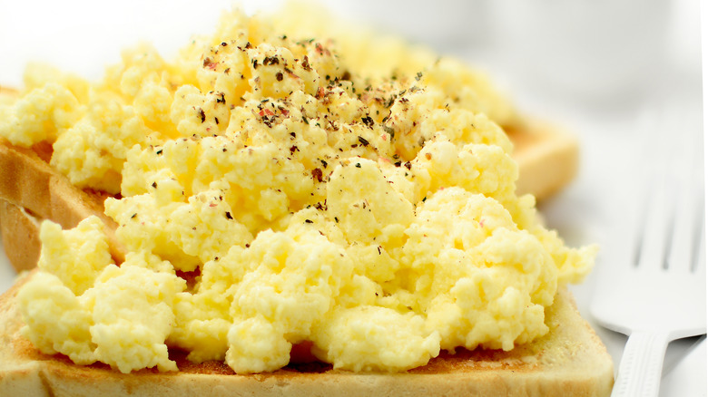 Scrambled eggs on toast