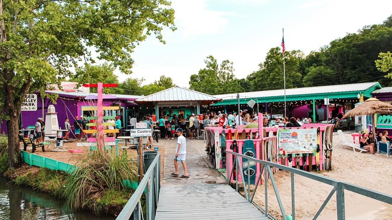 Frankie & Louie's exterior