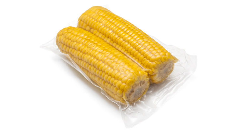 Vacuum-sealed corn 