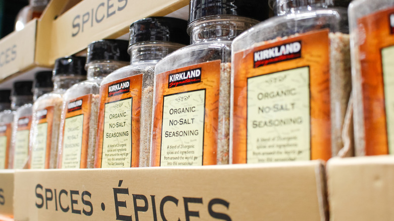 Costco's Kirkland Organic No Salt Seasoning on shelf