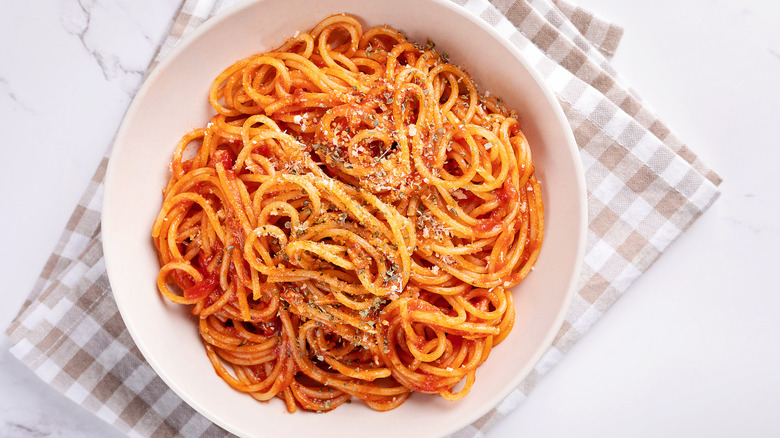 Spaghetti tomato sauce white background