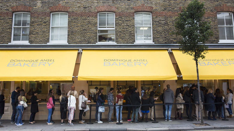 long line for cronut at Dominique Ansel bakery