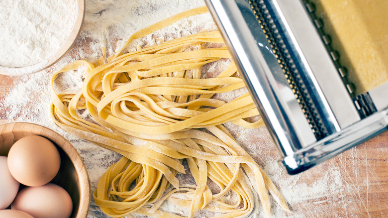 tagliatelle and pasta machine