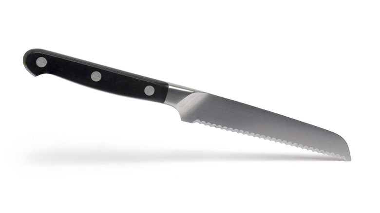 Serrated knife