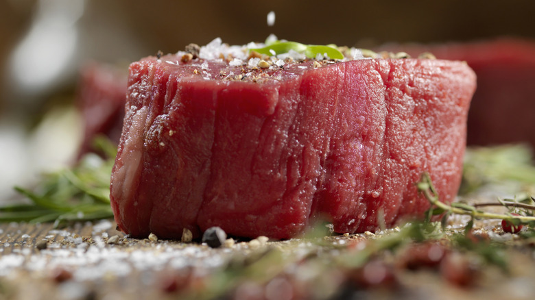 Salting a lean rump steak