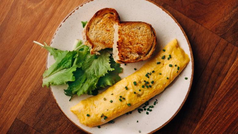 French rolled omlette