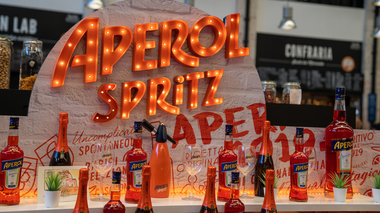 Aperol Spritz display bar