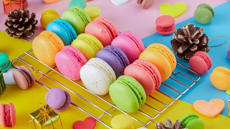 Colorful French macrons 