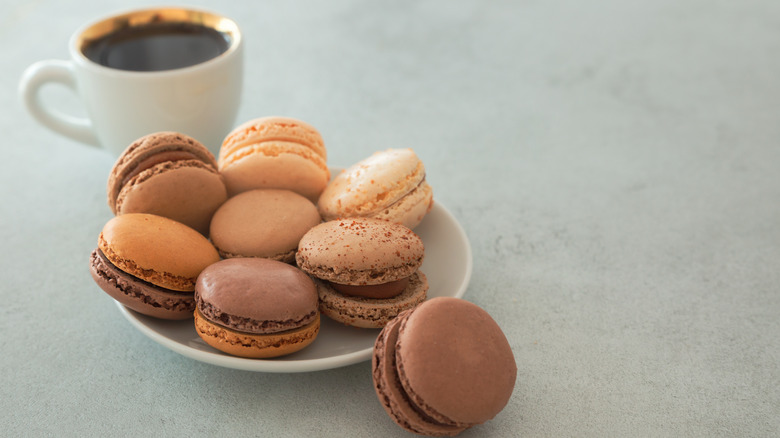 Fluffy Italian macrons with coffee 